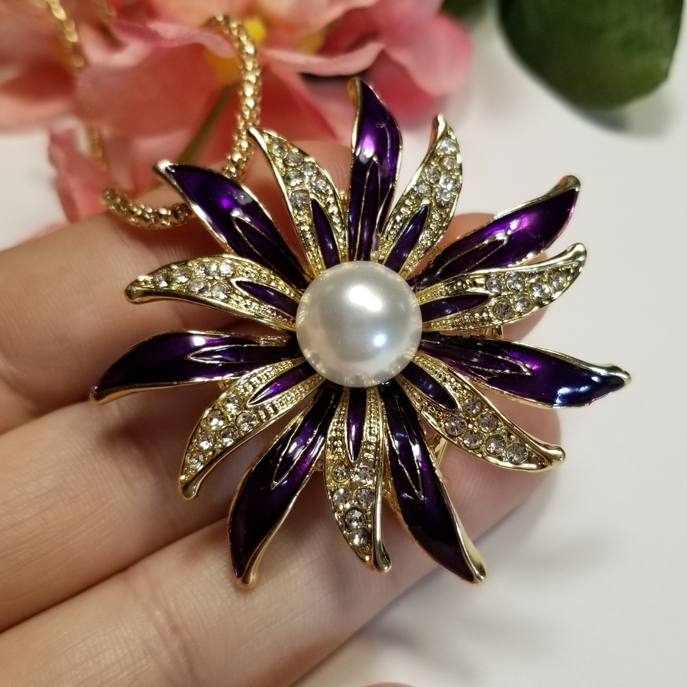 Betsey Johnson Flower Necklace
